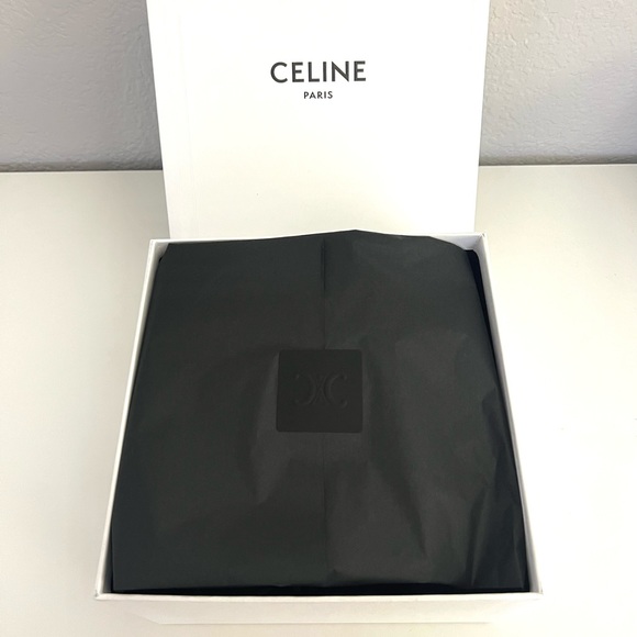 CELINE CLUTCH ON CHAIN CUIR TRIOMPHE IN SMOOTH CALFSKIN
TAN - Picture 9 of 10